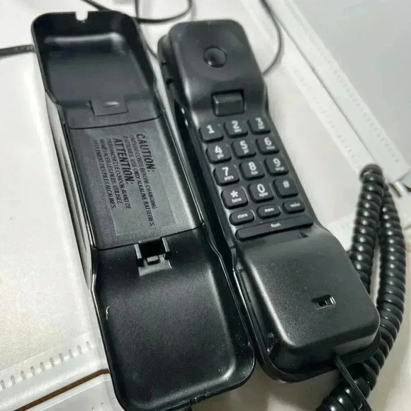GE Landline Phone, Desktop or hang on the Wall. Black - Picture 3 of 6